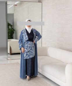 Alternative view of blue swan