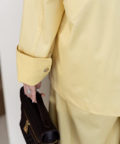 Alternative view of yellowish set